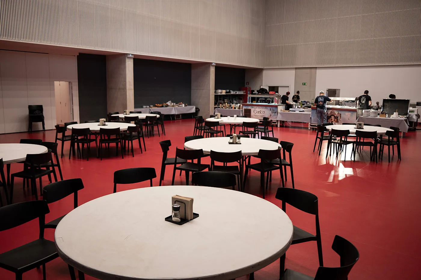 Sala Auxiliar. Catering montado.