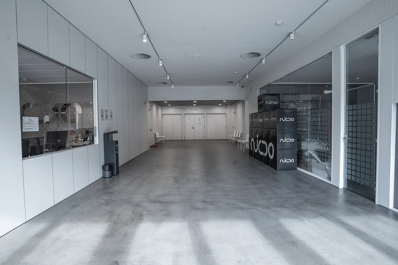 hall oficinas Navarra Arena